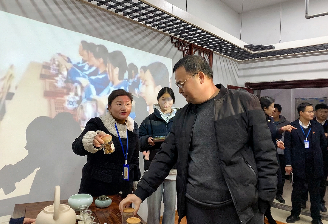 泰和縣職教社來南昌向遠軌道技術(shù)學?？疾煺{(diào)研
