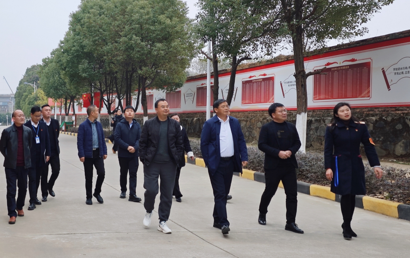 泰和縣職教社來南昌向遠軌道技術(shù)學校考察調(diào)研
