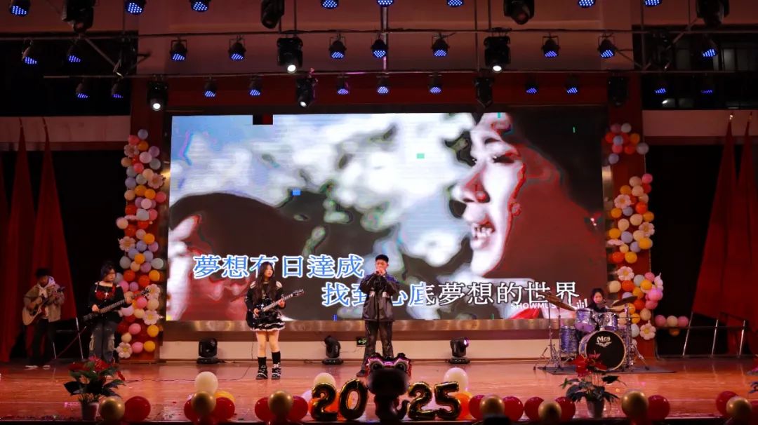 南昌向遠軌道技術學校“風華正茂揚帆時 接續(xù)奮斗向未來”社團成果展演暨2025年元旦聯(lián)歡晚會圓滿落幕