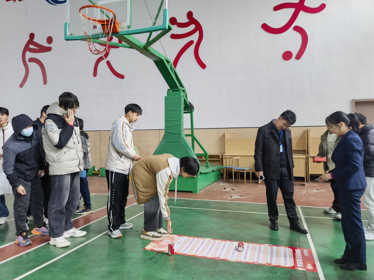 南昌向遠軌道技術學校攜手江西銀行贛江新區(qū)分行成功舉辦“金融知識進校園”游園會