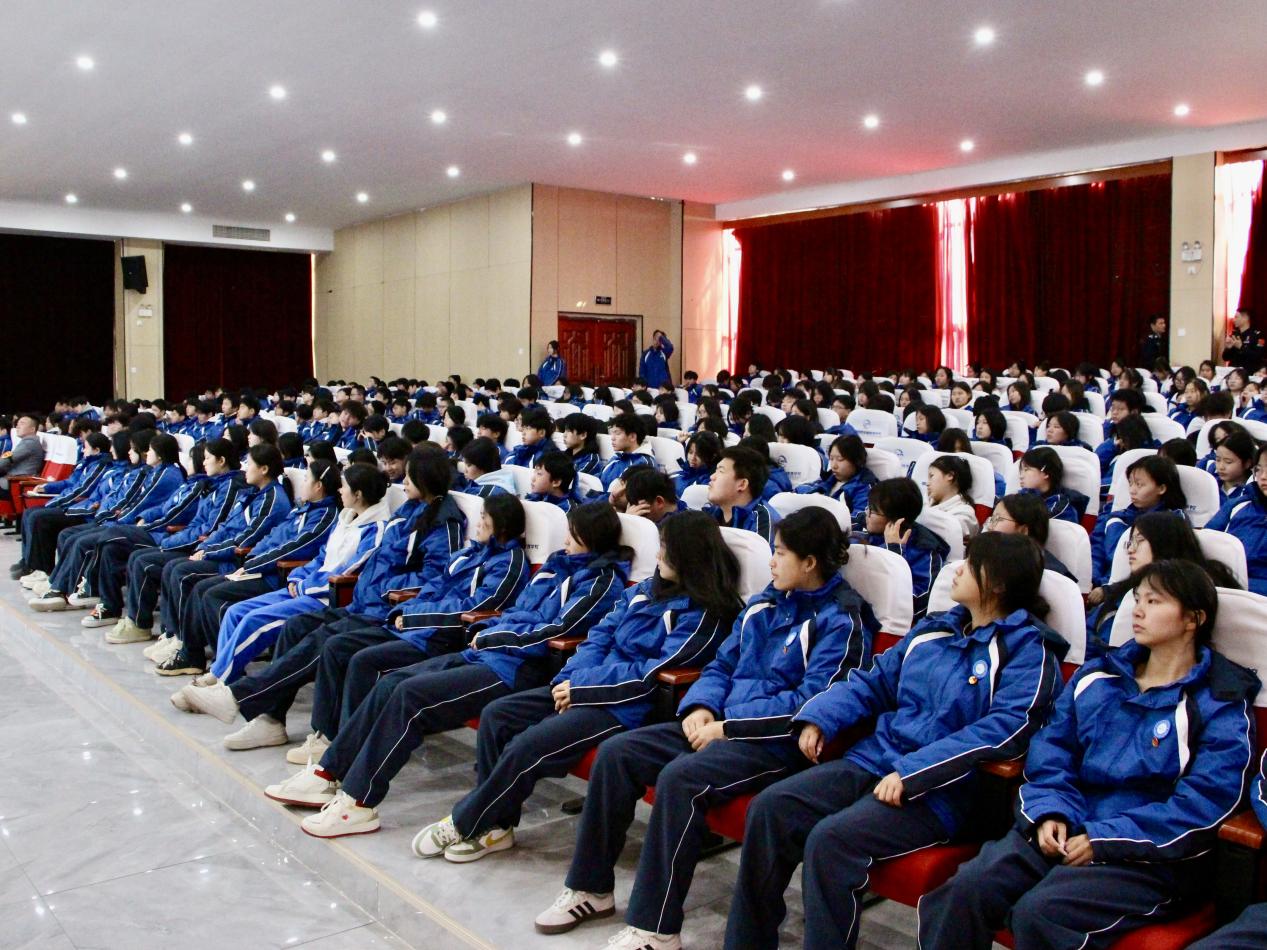 南昌向遠(yuǎn)軌道技術(shù)學(xué)校開展學(xué)雷鋒志愿服務(wù)月系列活動(dòng)（二）