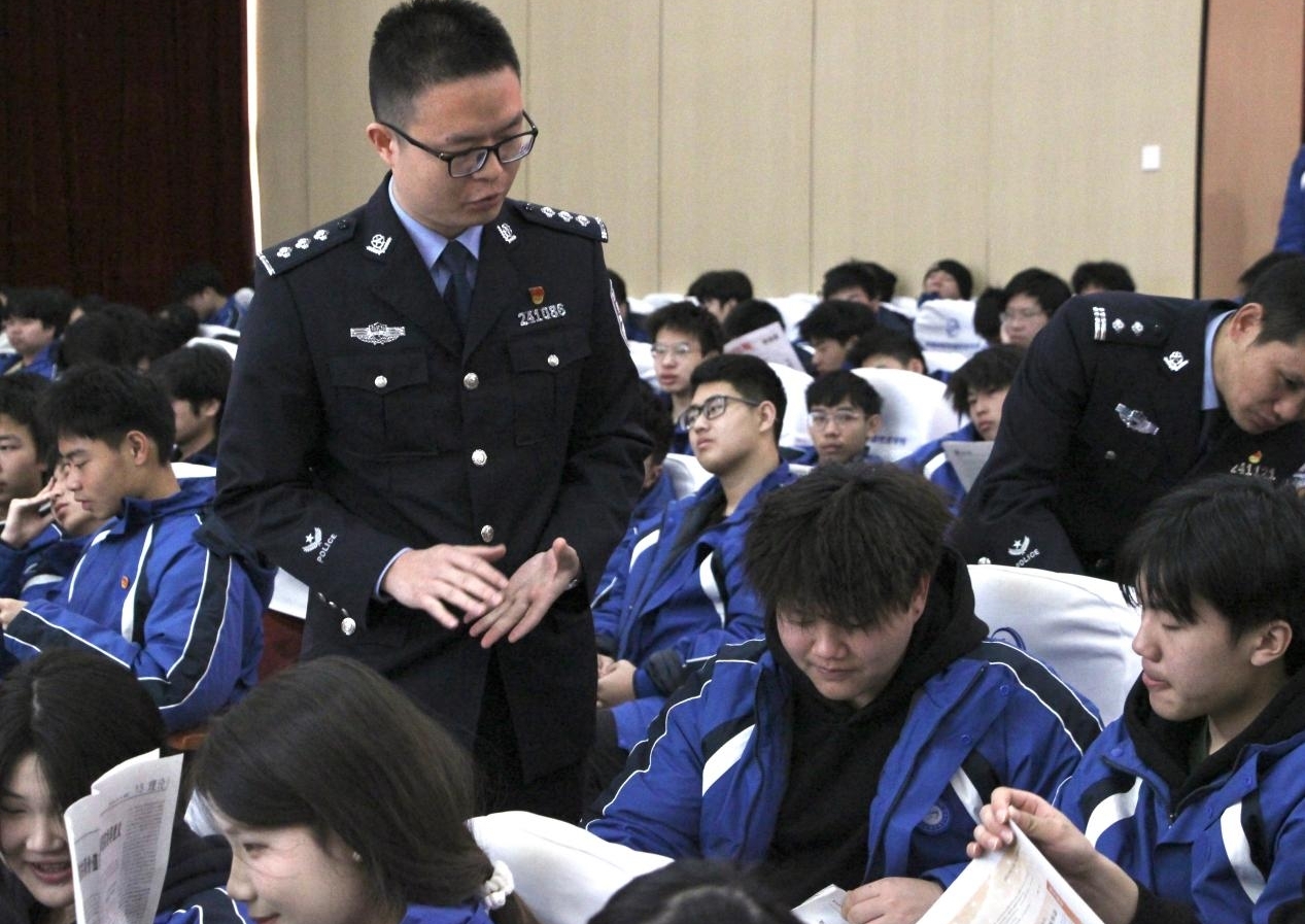 南昌向遠軌道技術(shù)學校開展兩會精神宣講活動