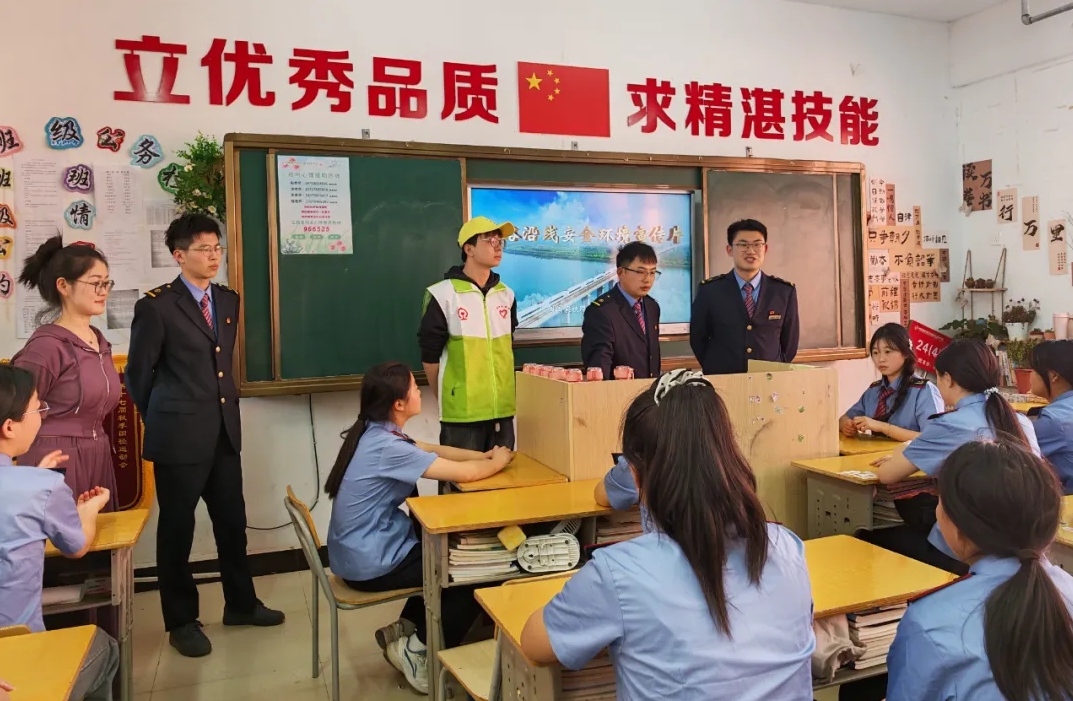 南昌車務(wù)段蒞臨南昌向遠(yuǎn)軌道技術(shù)學(xué)校開展安全主題教育活動(dòng)
