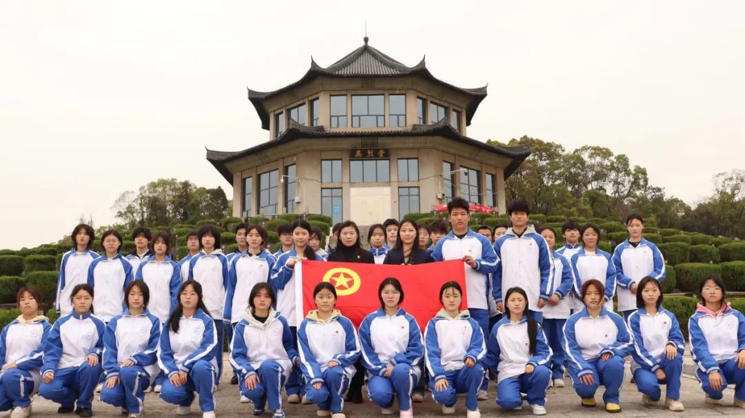 南昌向遠軌道技術(shù)學(xué)校開展清明節(jié)祭英烈活動