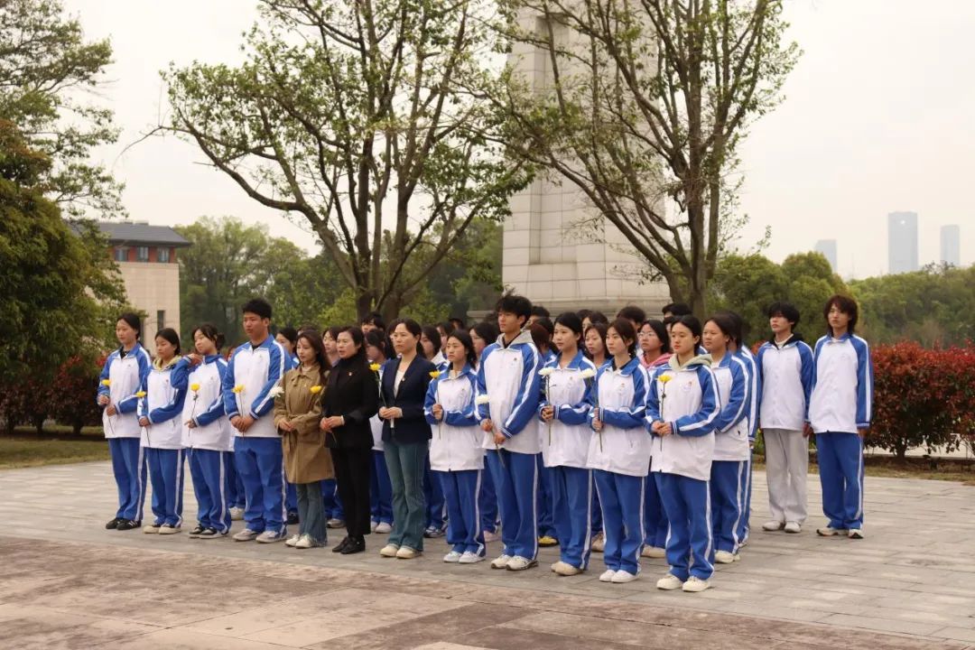 南昌向遠軌道技術(shù)學(xué)校開展清明節(jié)祭英烈活動