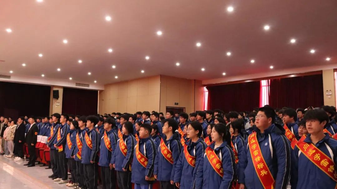 南昌向遠(yuǎn)軌道技術(shù)學(xué)校學(xué)雷鋒志愿服務(wù)月總結(jié)表彰暨志愿服務(wù)節(jié)閉幕式圓滿落幕