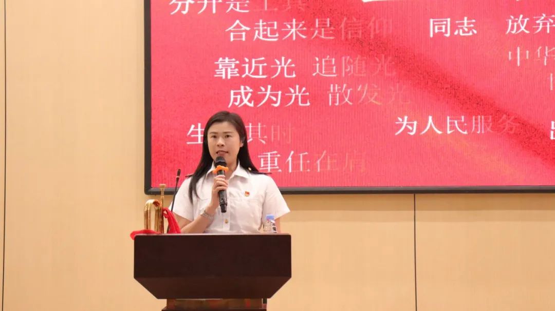 南昌向遠(yuǎn)軌道技術(shù)學(xué)校老兵進(jìn)校園專題報告會圓滿舉行