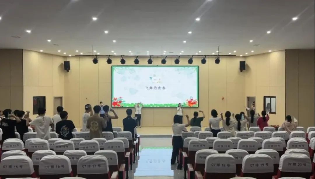 南昌向遠(yuǎn)軌道技術(shù)學(xué)校開展高考減壓賦能團(tuán)體輔導(dǎo)活動