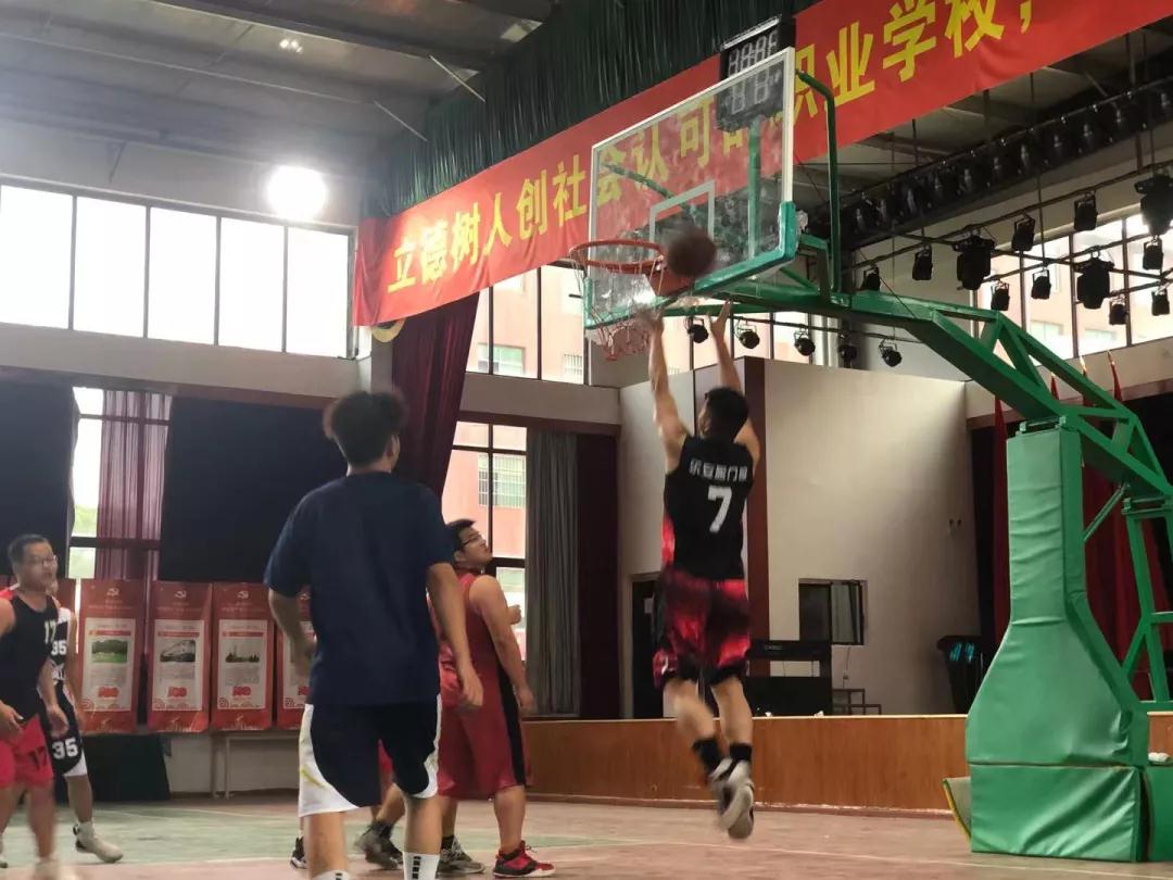 南昌向遠軌道技術(shù)學(xué)校2021級“新生杯”籃球賽圓滿落幕！
