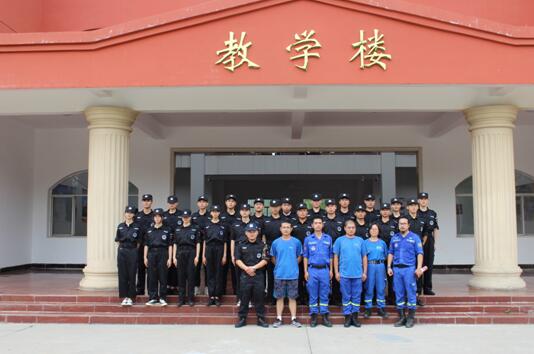 南昌向遠軌道技術(shù)學(xué)校樂化校區(qū)聯(lián)合南昌藍天救援隊開展防溺水安全知識講座