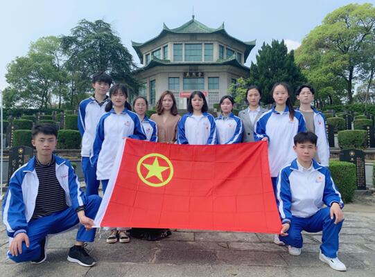 南昌向遠(yuǎn)軌道技術(shù)學(xué)校舉行“踏尋先輩足跡，堅(jiān)定理想信念”祭奠革命英烈系列活動(dòng)