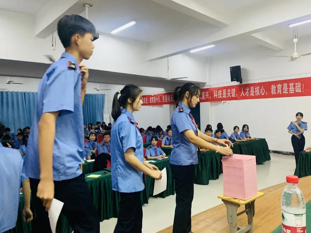 南昌向遠(yuǎn)軌道技術(shù)學(xué)校第一次學(xué)生代表大會(huì)順利召開！