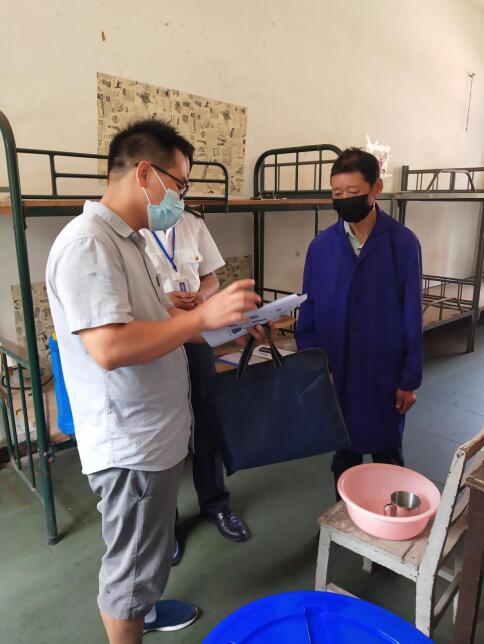 南昌縣衛(wèi)健委與疾控中心聯(lián)合檢查組來南昌軌道學(xué)校進(jìn)行返校復(fù)學(xué)檢查工作