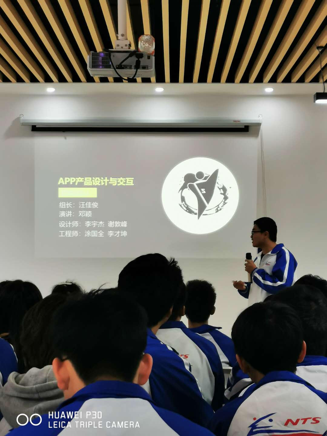 著眼于學(xué)，示范引領(lǐng)---南昌向遠(yuǎn)軌道技術(shù)學(xué)校電子商務(wù)專業(yè)作品成果匯報(bào)