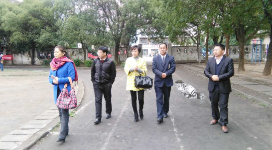 南昌師范學(xué)院體育系書(shū)記涂相仁一行來(lái)南昌軌道學(xué)??疾旖涣? width=