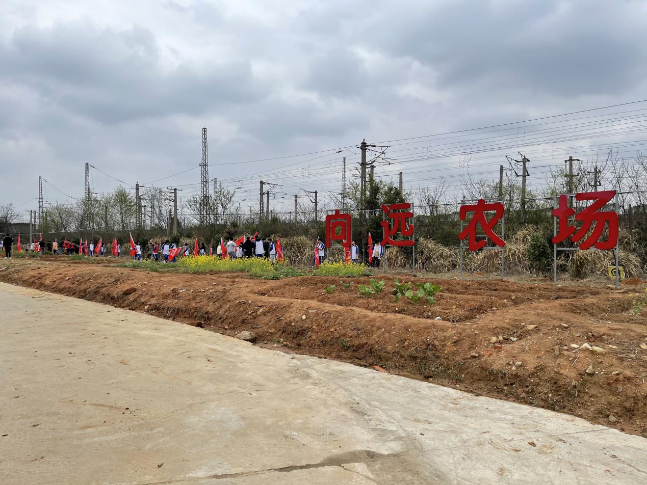 南昌向遠軌道技術(shù)學校助力植樹節(jié)，彰顯向遠力量