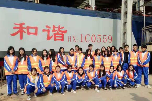 南昌向遠軌道技術(shù)學校組織學生赴南昌南車輛段等單位開展實地觀摩及實訓教學活動