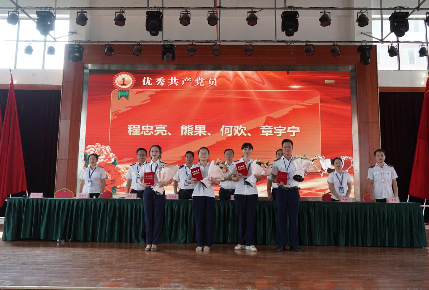 賡續(xù)百年初心，擔(dān)當(dāng)育人使命—南昌向遠(yuǎn)軌道技術(shù)學(xué)校隆重召開(kāi)2021年教師節(jié)表彰大會(huì)