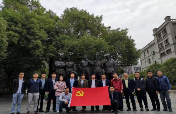 南昌向遠軌道技術(shù)學校黨支部開展“不忘初心、牢記使命”主題黨日活動