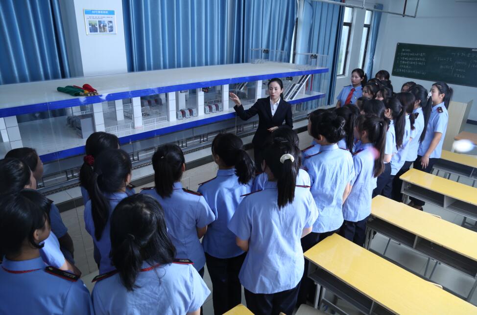 南昌向遠軌道技術(shù)學(xué)校2021版實訓(xùn)設(shè)施一流專業(yè)師資薈萃