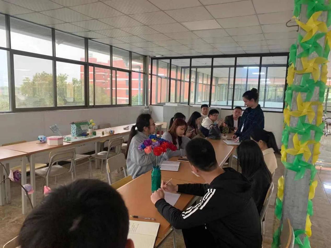 南昌向遠軌道技術(shù)學(xué)校召開新學(xué)期社團指導(dǎo)老師會議