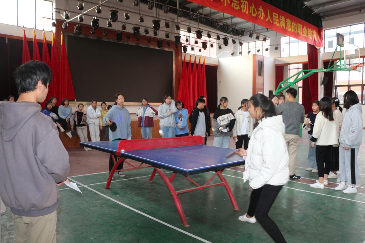 南昌向遠(yuǎn)軌道技術(shù)學(xué)校第一屆校園體育節(jié)系列活動之乒乓球比賽