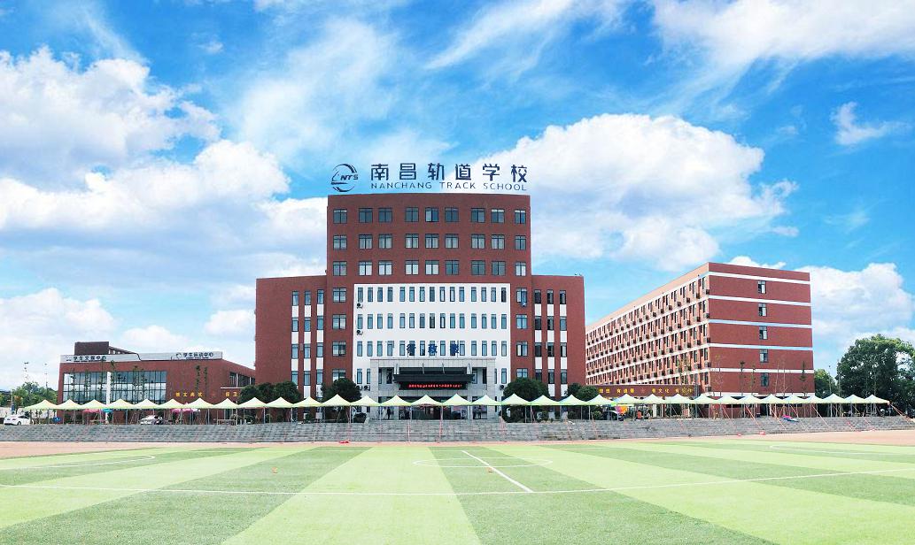 南昌向遠軌道技術(shù)學(xué)校2020秋季開學(xué)迎新現(xiàn)場火熱 