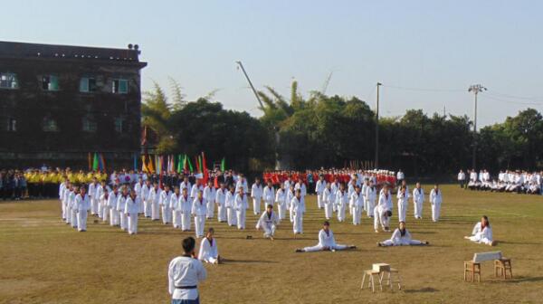 南昌向遠(yuǎn)軌道技術(shù)學(xué)校成功舉辦第九屆秋季運(yùn)動會