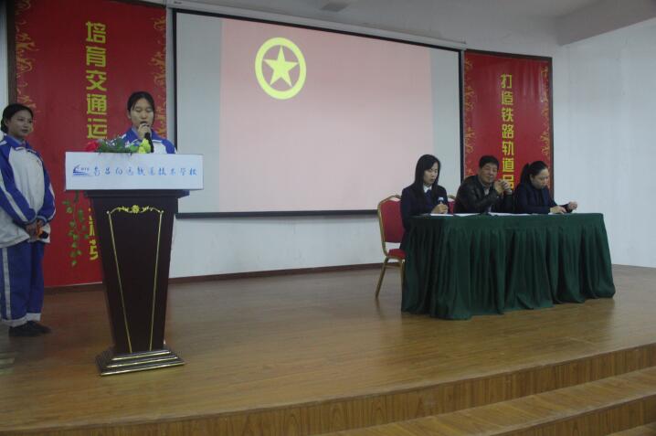 南昌向遠軌道技術學校舉行“不忘初心跟黨走”2019年下半年新團員入團宣誓儀式活動