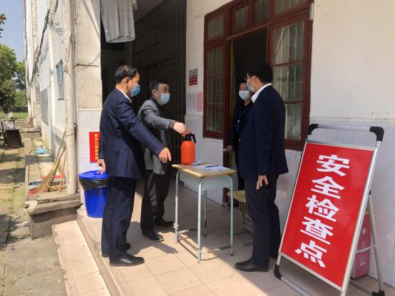 南昌市責(zé)任督學(xué)掛牌督導(dǎo)工作組來南昌向遠軌道學(xué)校進行四月份開學(xué)專項督查工作