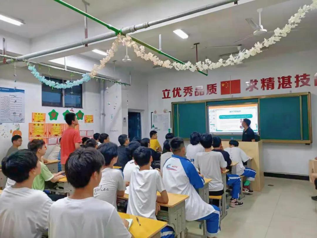 感受傳統(tǒng)文化，弘揚(yáng)愛國(guó)精神 南昌向遠(yuǎn)軌道技術(shù)學(xué)校開展端午節(jié)系列活動(dòng)
