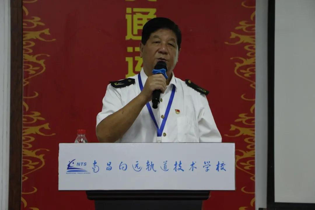 南昌向遠軌道技術(shù)學校師徒結(jié)對薪火傳，青藍攜手促成長