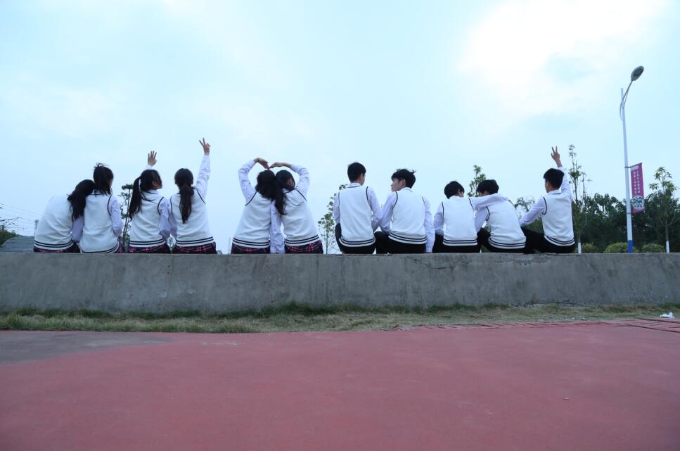 南昌向遠(yuǎn)軌道技術(shù)學(xué)校2021版樂化校區(qū)優(yōu)美的校園環(huán)境