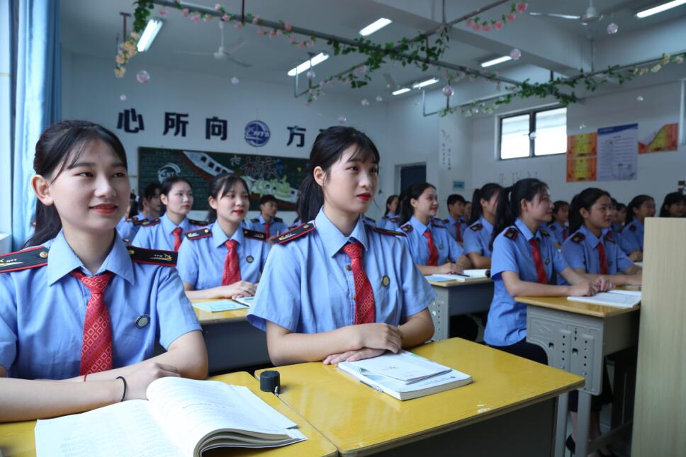 南昌向遠(yuǎn)軌道技術(shù)學(xué)校2021版樂化校區(qū)優(yōu)美的校園環(huán)境