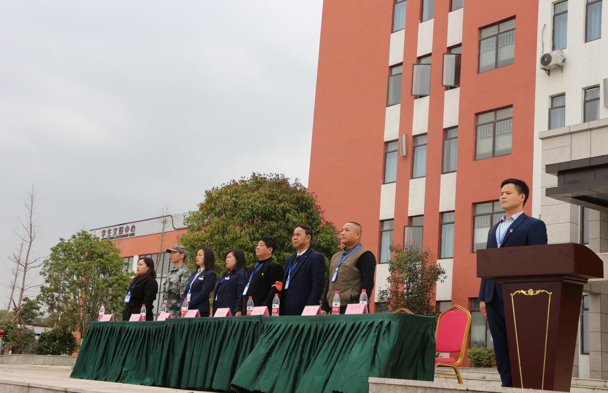 南昌向遠(yuǎn)軌道技術(shù)學(xué)校2021級(jí)春季新生素質(zhì)拓展匯演暨總結(jié)表彰大會(huì)隆重舉行