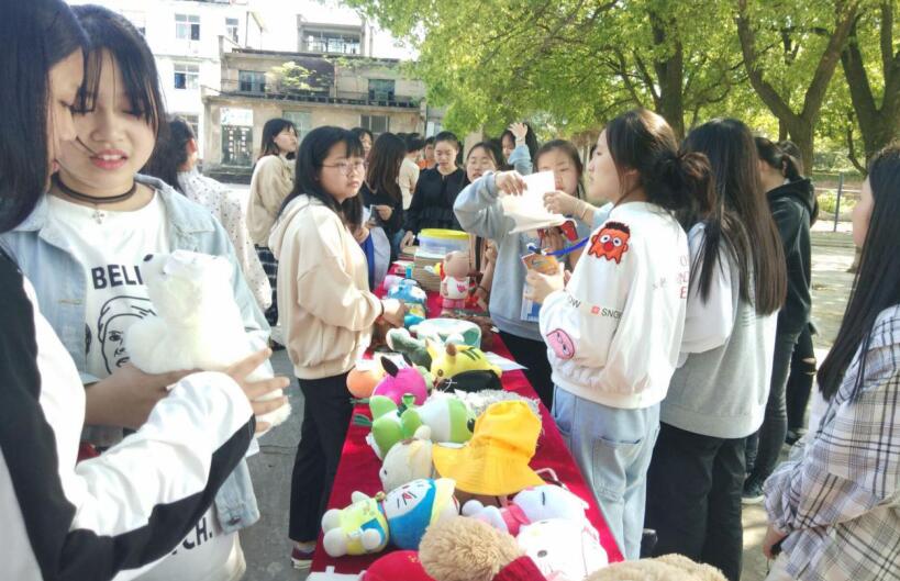 南昌向遠(yuǎn)鐵路學(xué)校聚沙成塔，積水成淵---愛的教育，傳播正能量！