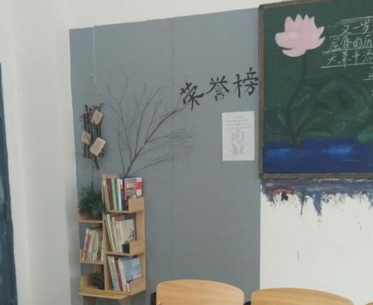 南昌向遠(yuǎn)軌道技術(shù)學(xué)校順利舉行“致青春,夢飛揚(yáng)”班級文化建設(shè)評比活動(dòng)