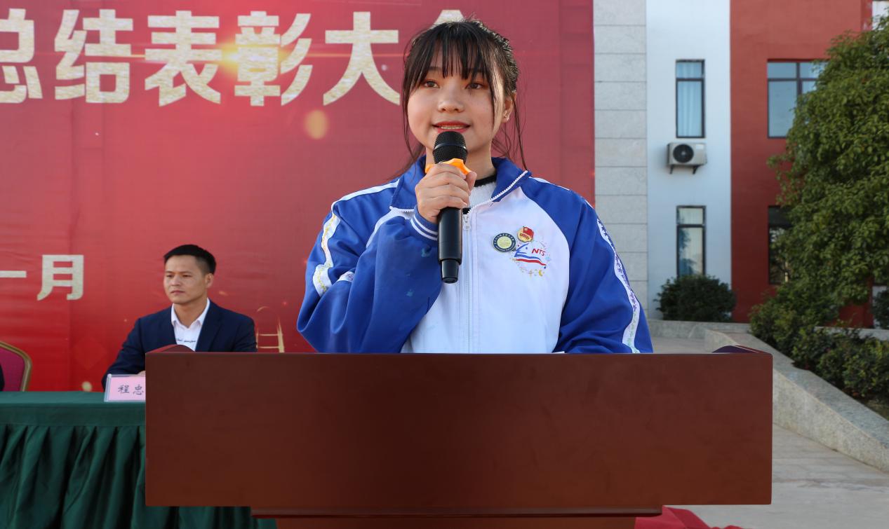 南昌向遠(yuǎn)軌道技術(shù)學(xué)校順利召開2019-2020學(xué)年度總結(jié)表彰大會