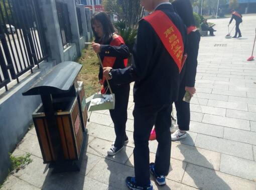 學(xué)雷鋒 共筑美麗幸福家園南昌向遠軌道技術(shù)學(xué)校