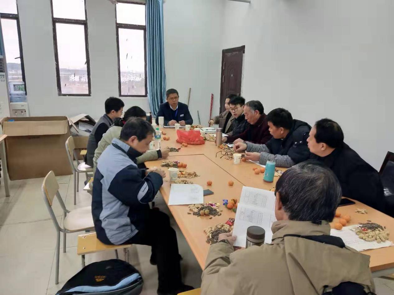 南昌向遠(yuǎn)軌道技術(shù)學(xué)校順利召開2019-2020學(xué)年第一學(xué)期期末教師教學(xué)座談會(huì)
