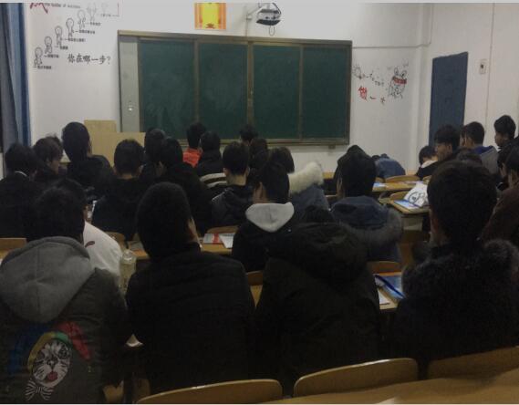 南昌向遠軌道技術學校組織2019春季新生參加《學生手冊》考試