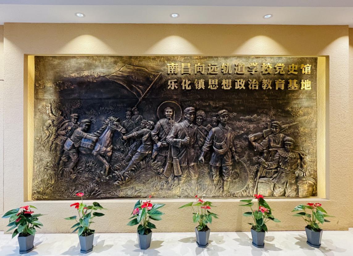 向遠(yuǎn)軌道技術(shù)學(xué)校熱烈歡迎南昌市各初級中學(xué)師生來我校參與“職教體驗”活動