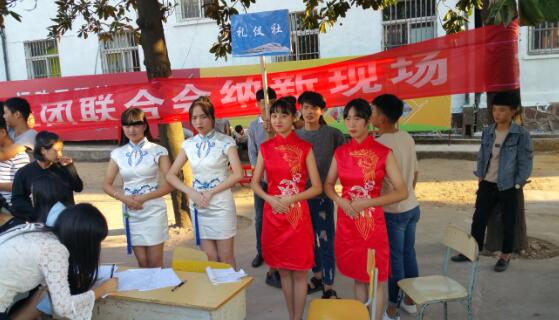 南昌向遠(yuǎn)軌道技術(shù)學(xué)校2016年社團(tuán)納新活動順利舉行