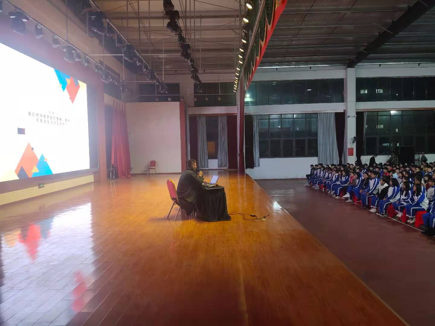 校為我家,創(chuàng)潔寢室 南昌向遠軌道技術(shù)學校寢室長培訓(xùn)會議