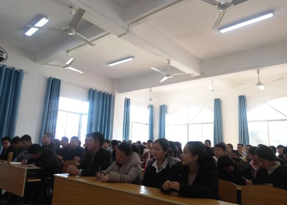 南昌向遠軌道技術(shù)學校黨支部舉行學習貫徹黨的“十九大精神”宣講會