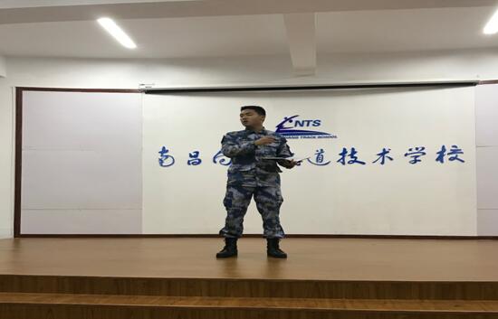 南昌向遠(yuǎn)軌道技術(shù)學(xué)校樂(lè)化校區(qū)機(jī)車車輛系舉行學(xué)生干部主題培訓(xùn)會(huì)