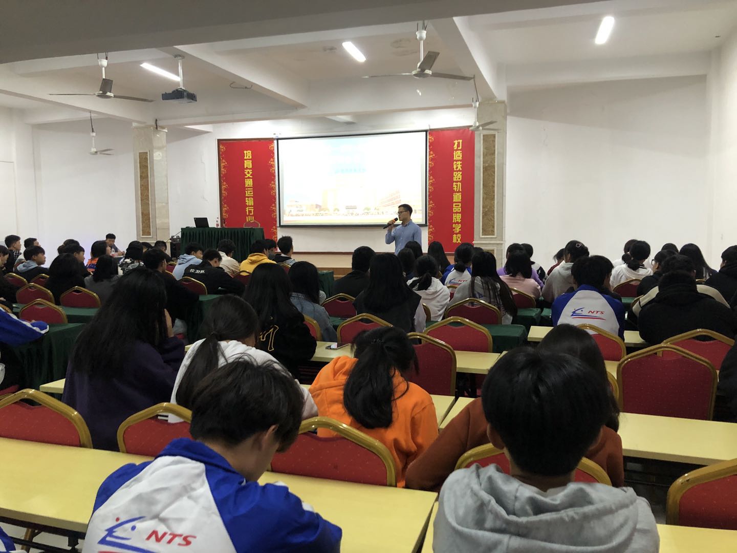 勵志精英，筑夢青春||南昌向遠軌道技術學校樂化校區(qū)開展學生干部培訓