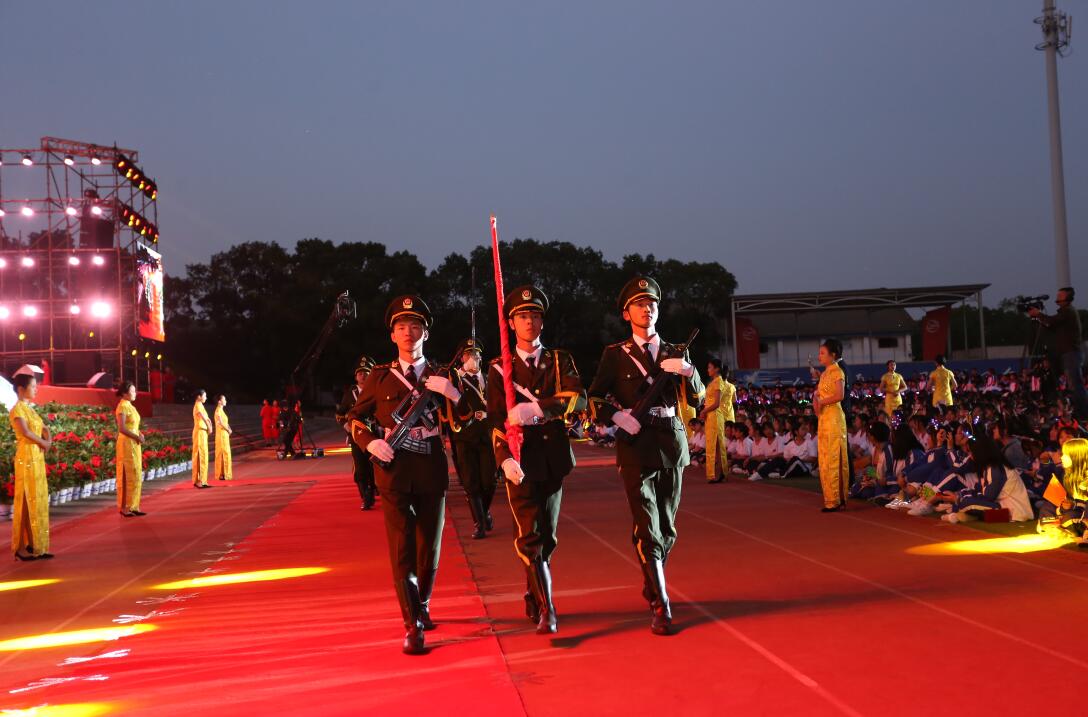 南昌向遠(yuǎn)軌道技術(shù)學(xué)校10年慶典開(kāi)場(chǎng)篇