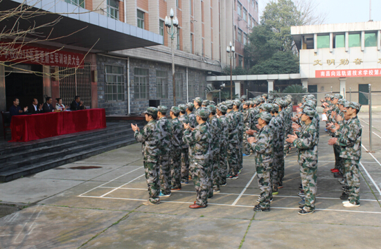 南昌向遠(yuǎn)軌道技術(shù)學(xué)校成功舉辦2016年春季新生軍訓(xùn)表彰大會