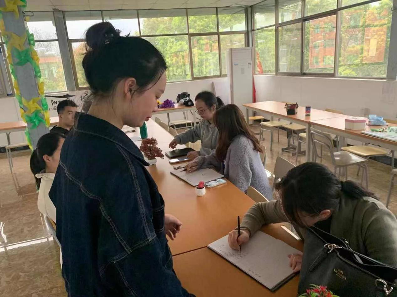 南昌向遠軌道技術(shù)學(xué)校召開新學(xué)期社團指導(dǎo)老師會議